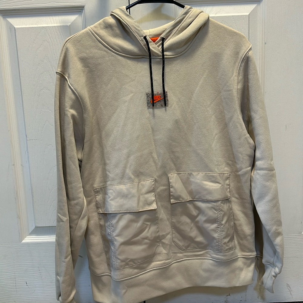 women’s nike hoodie.